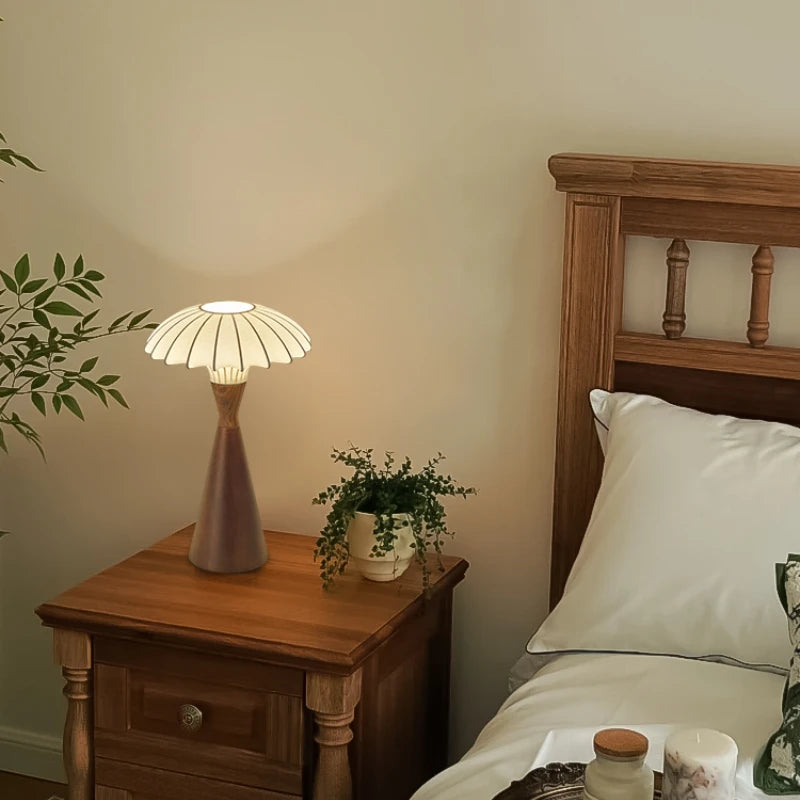 Vintage Silk Floor Lamp Retro Fabric Table Lamp Living Room Bedsdie Wood Table Light for Room Decor Study Mood Light Lustre